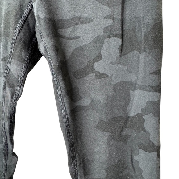Lululemon Leggings Black Camo Pattern Size 6 28" Inseam BRAND NEW Womens Yoga Ac - Picture 2 of 4